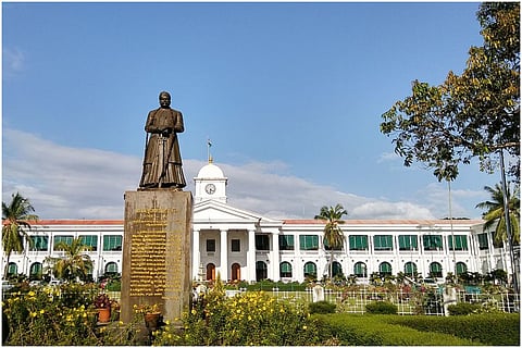 Kerala Secretariat Building located in a vast compound 