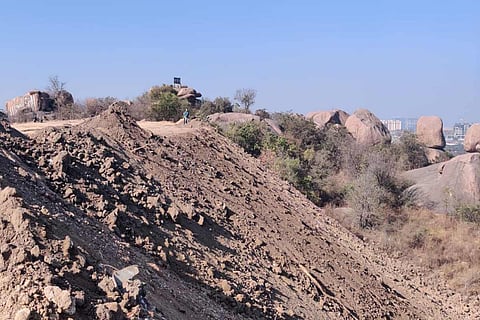 The rocks in Khajaguda covered under debris