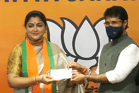 Khusboo receives the membership card