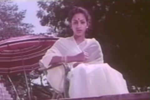 Actor Nalini sitting on a chair in Lekhayude Maranam Oru Flashback 