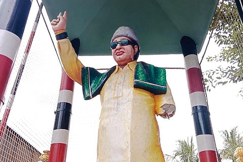 Picture of the vandalised MGR statue