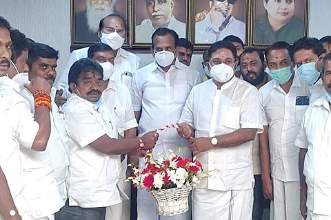 Sattur MLA MSR Rajavarman and his supporters seen with AMMK's TTV Dhinakaran