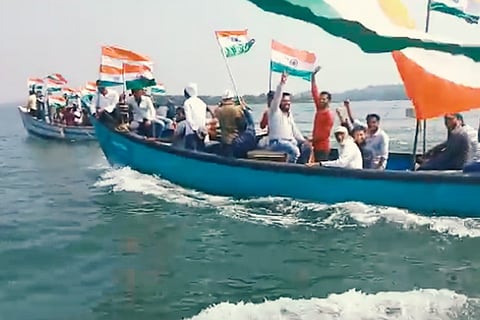 Mangaluru fishermen join anti-CAA, NRC protest singing 'Azadi' on boats