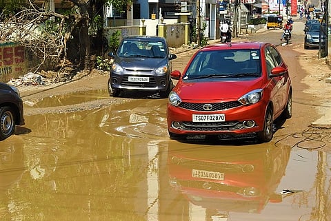 Next to Hyd's posh Hitec city, overflowing drain and potholed roads greet residents