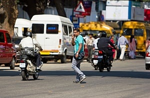 Pedestrians who use mobile phones while crossing roads to be fined in Kerala