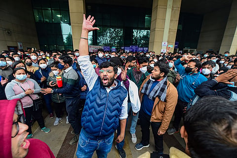 Doctors protesting against the delay in NEET PG 2021 counselling at Safdarjung hospital in Delhi 