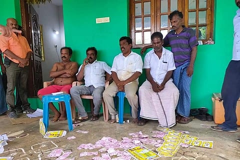 Villagers boycotting Nanguneri bye-polls seize ‘cash for votes’ from DMK-Cong cadre
