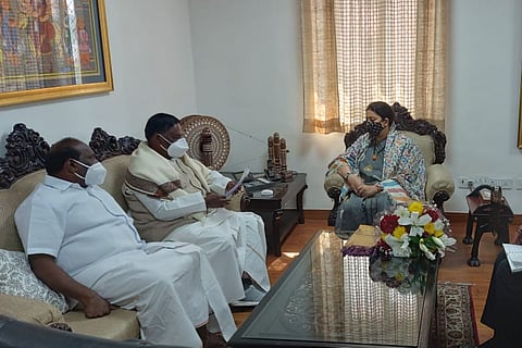Puducherry Chief Minister Narayanasamy and Union Minister for Textiles Smriti Irani 