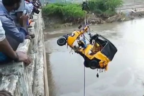 14-yr-old Andhra girl dead, five others washed away as auto falls into stream 