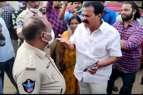 TDP leader Kotamreddy Srinivasulu Reddy questioning police over alleged rigging by YSRCP leaders during the election to Nellore Municipal Corporation 
