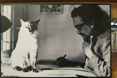 OV Vijayan with cat