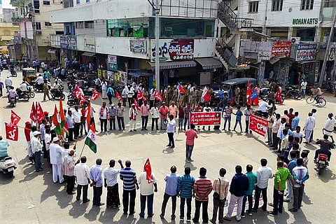 Andhra 'Budget' bandh: Schools shut, no buses, as people take to the streets