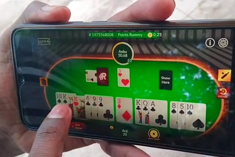 Online rummy on mobile phone
