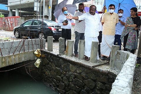 Ernakulam MLA TJ Vinod, Kochi Mayor M Anilkumar and Ernakulam District Collector Renu Raj inspecting a canal on August 2