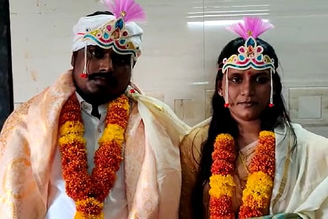 PK Sekhar Babu's daughter Jayakalyani and her husband, Satish Kumar