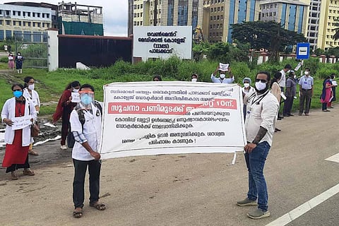 Doctors protesting at Palakkad Government Medical College
