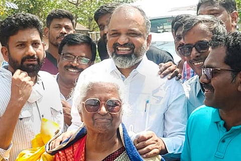 Perarivalan and Arputham Ammal smiling