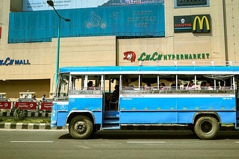 Teen falls from private bus in Kochi after conductor stops her from boarding