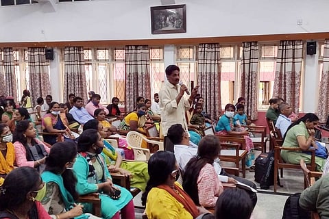 A man giving his testimony at the public hearing