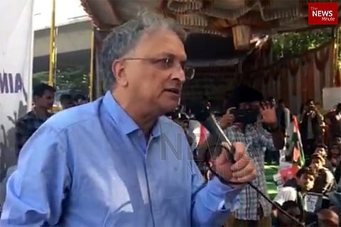 Avoid abusive language, inflammatory posters: Ramachandra Guha to students at protest