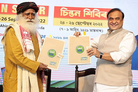 Jaggi Vasudev with Assam CM Himanta Biswa Sarma
