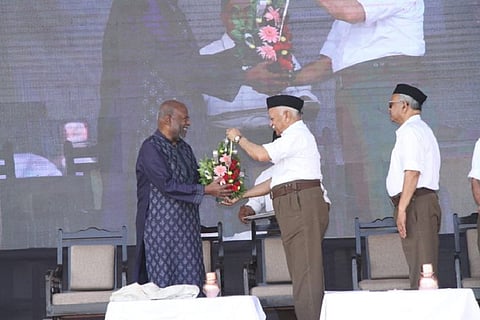India Inc knocks on RSS' door: Premji visits Golwalkar's samadhi, Nadar at RSS HQ