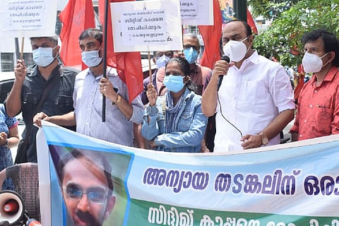 Journalists and Opposition Leader VD Satheesan during the protest