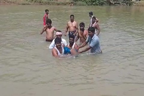 Swimmers retrieving the bodies 