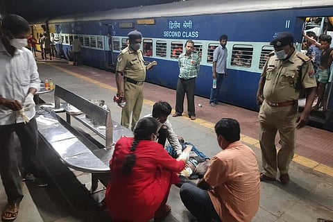 Passengers involved in the train accident in Srikakulam getting medical help