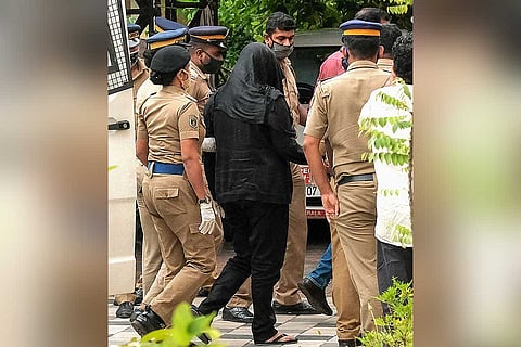 Gold smuggling accused along with police officers