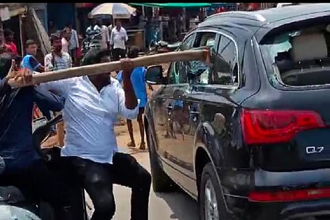 Video: Car with 2 TDP leaders Buddha Venkanna and Bonda Uma attacked in Andhra 