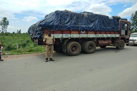 A image of truck