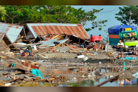 Tsunami kills hundreds in Indonesia's Sulawesi after earthquake