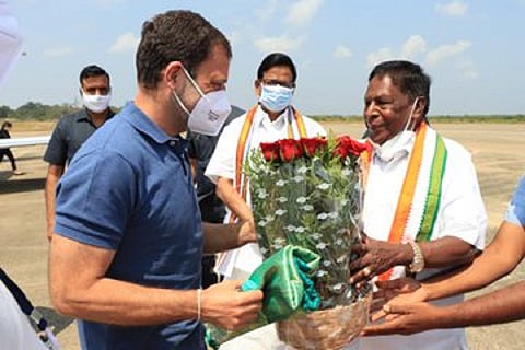 V Naryanaswamy greeting Rahul Gandhi