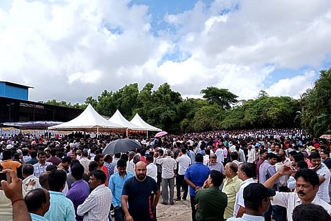 Thousands turn up to bid adieu at Coffee King VG Siddhartha's funeral