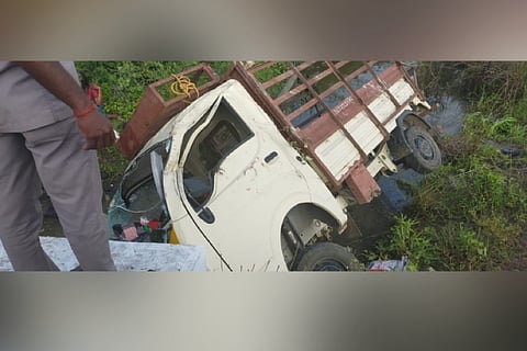 The vehicle that plunged into a canal and overturned in Thoothukudi