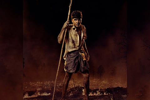 Vendhu Thanindhathu Kaadu first look poster 