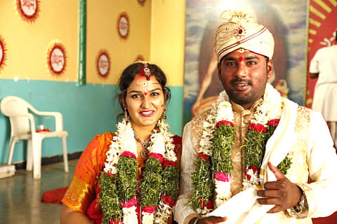 പട്ടാപ്പകൽ ഭാര്യയെ വീട്ടിൽ നിന്ന് തട്ടിക്കൊണ്ടുപോയി; ഭാര്യയെ തിരികെക്കിട്ടാൻ യുവാവിന്റെ പരിശ്രമം
