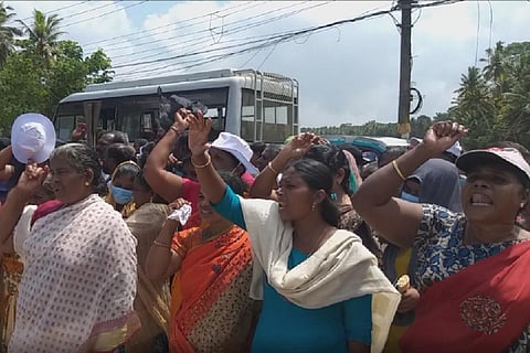 Protestors in Vizhinjam site