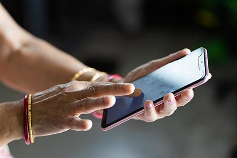 Representation image for women using mobile phone