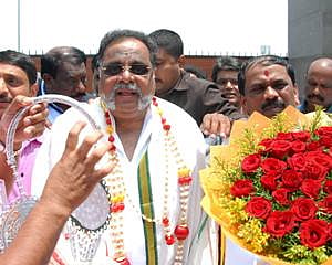 Ambareesh's one line resignation letter rejected by Deputy Speaker