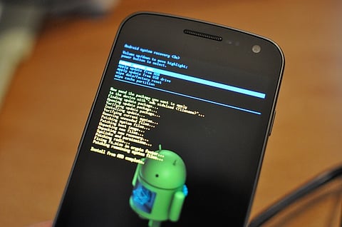 Android Q leak shows system-wide dark theme, app functions revamp
