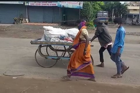 Video: Wife, sons take Karnataka man’s body on pushcart after kin refuse over COVID-19 fear