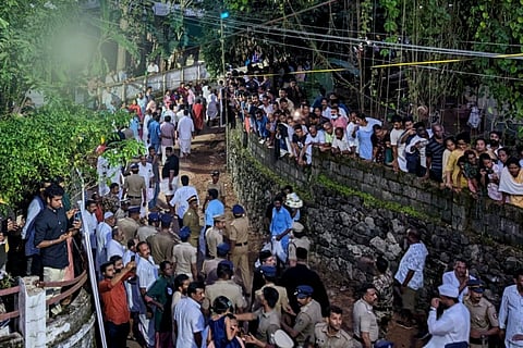 People gathered near Oommen Chandy's residence in Puthupally