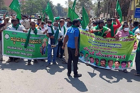 Farems protest chakka jam held in Bengaluru