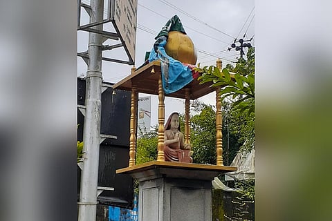Drunk man mistakenly draped flag on Sringeri Shankaracharya statue: Cops