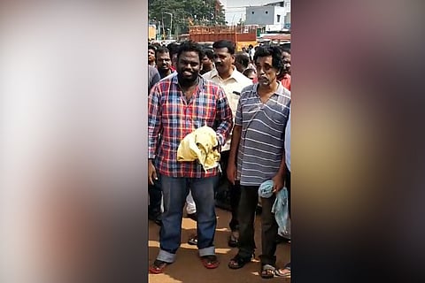 Chennai residents held for questioning civic official get bail, given hero's welcome