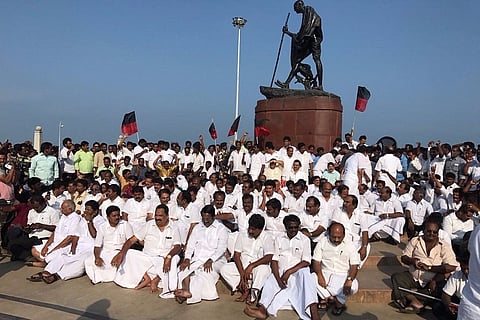 DMK challenges Palaniswami’s Trust Vote in HC, calls it a ‘nullity’