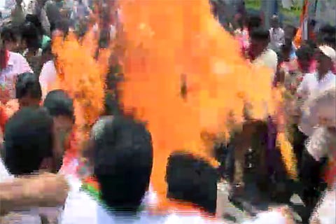 3 BJP workers injured while burning effigy of CM KCR in protest 