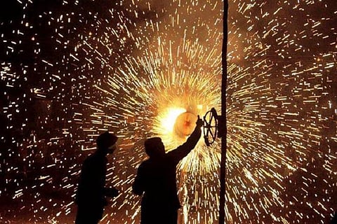 SC allows low-emission firecrackers to be burst only between 8 pm-10 pm on Deepavali